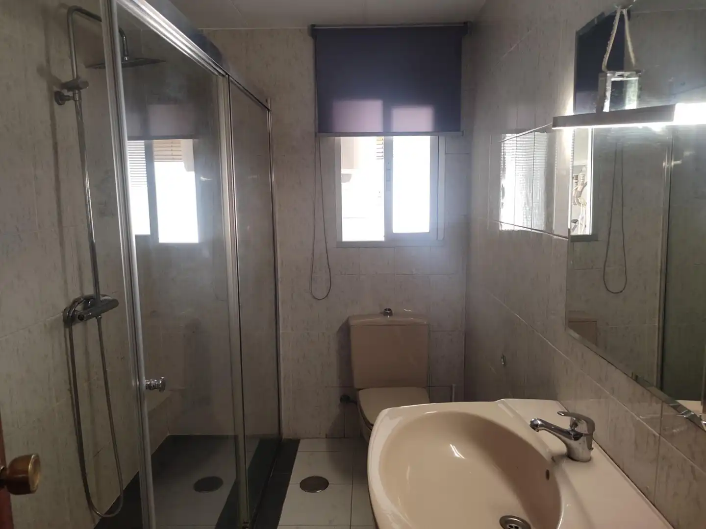 Bany de Pis de lloguer en Granada amb Aire condicionat, Moblat i Balcó