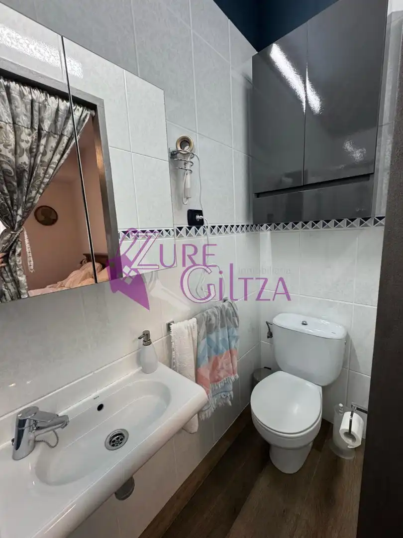 Bany de Pis en venda en Durango amb Calefacció, Terrassa i Moblat