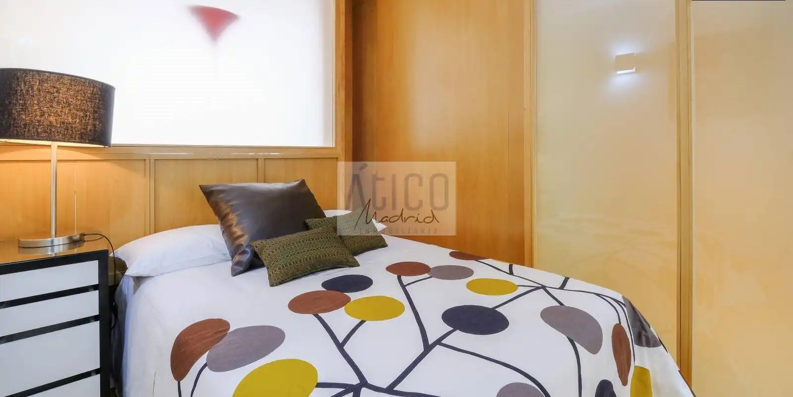 Dormitori de Apartament de lloguer en Madrid amb Aire condicionat, Calefacció i Terrassa