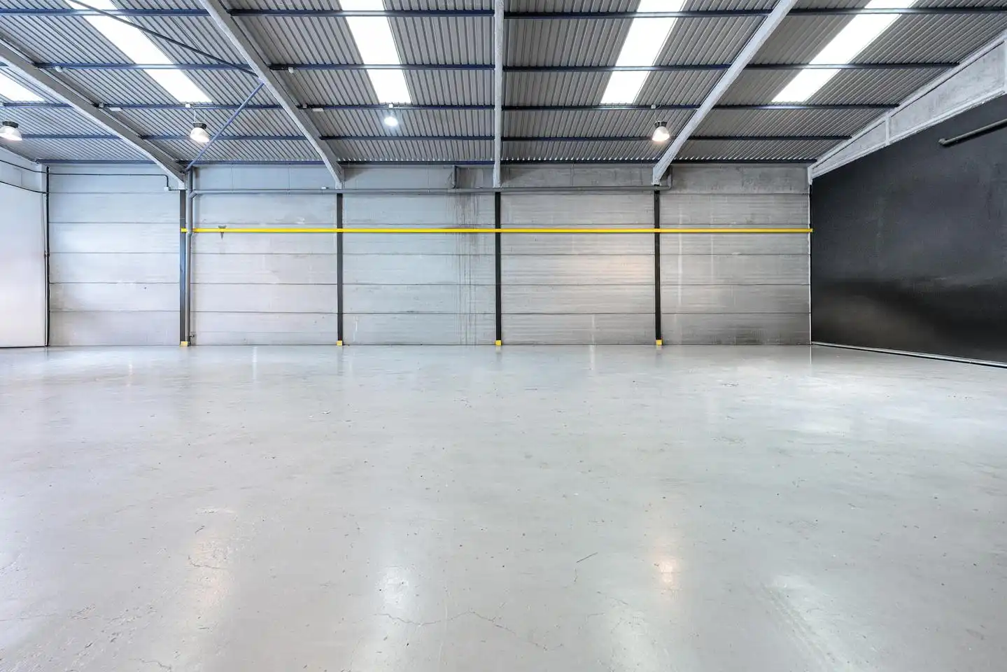 Industrial building to rent in Calle de los Peregrinos 33, imagen 3
