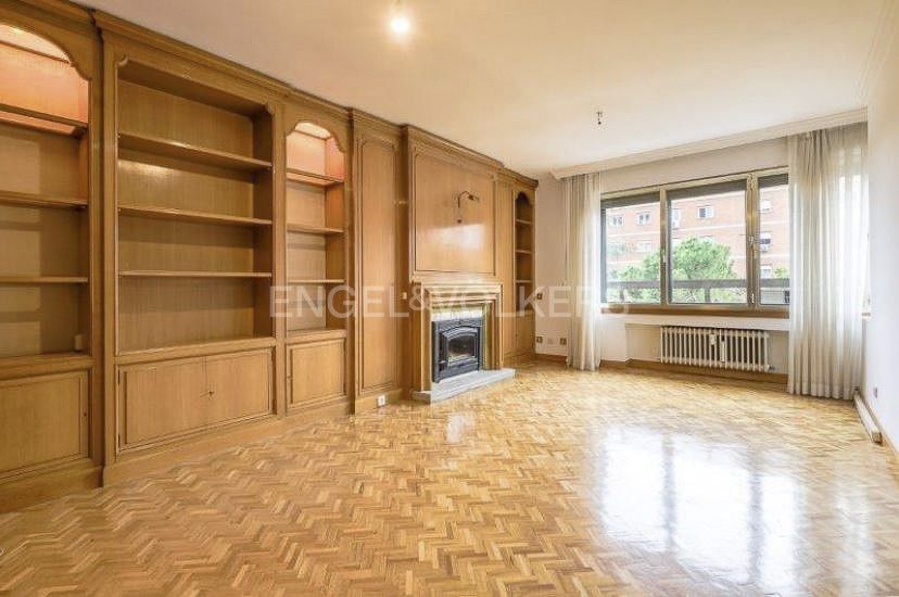 Sala de estar de Apartamento en venta en  Madrid Capital con Calefacción, Parquet y Terraza