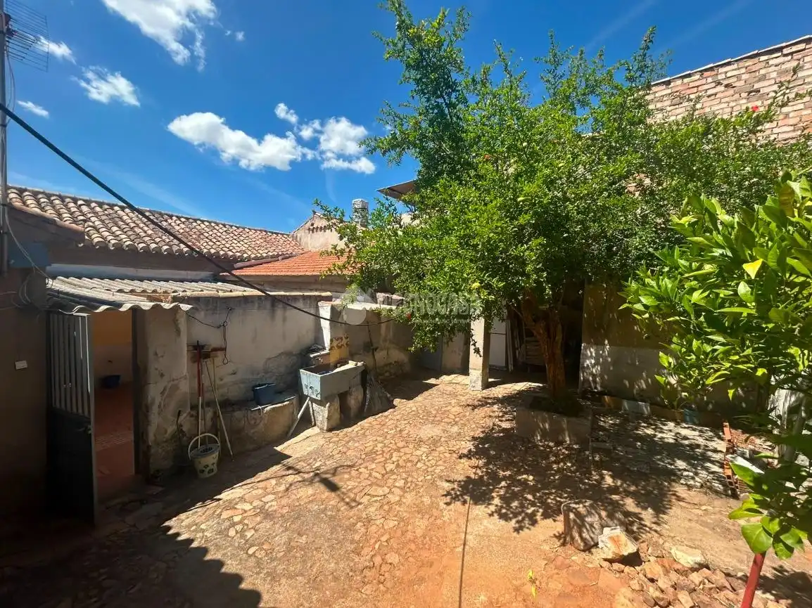Casa adosada en venda en Puertollano
