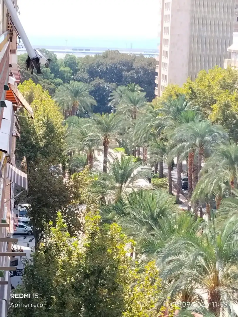 GRAN PISO DE 150 M2 APROX. EN PISO ALTO, MUY LUMINOSO, CON 5 HABITACIONES, 2 BAÑOS, 2 PLAZAS DE GARAJE Y TRASTERO EN UNA DE LAS ME, imatge 5