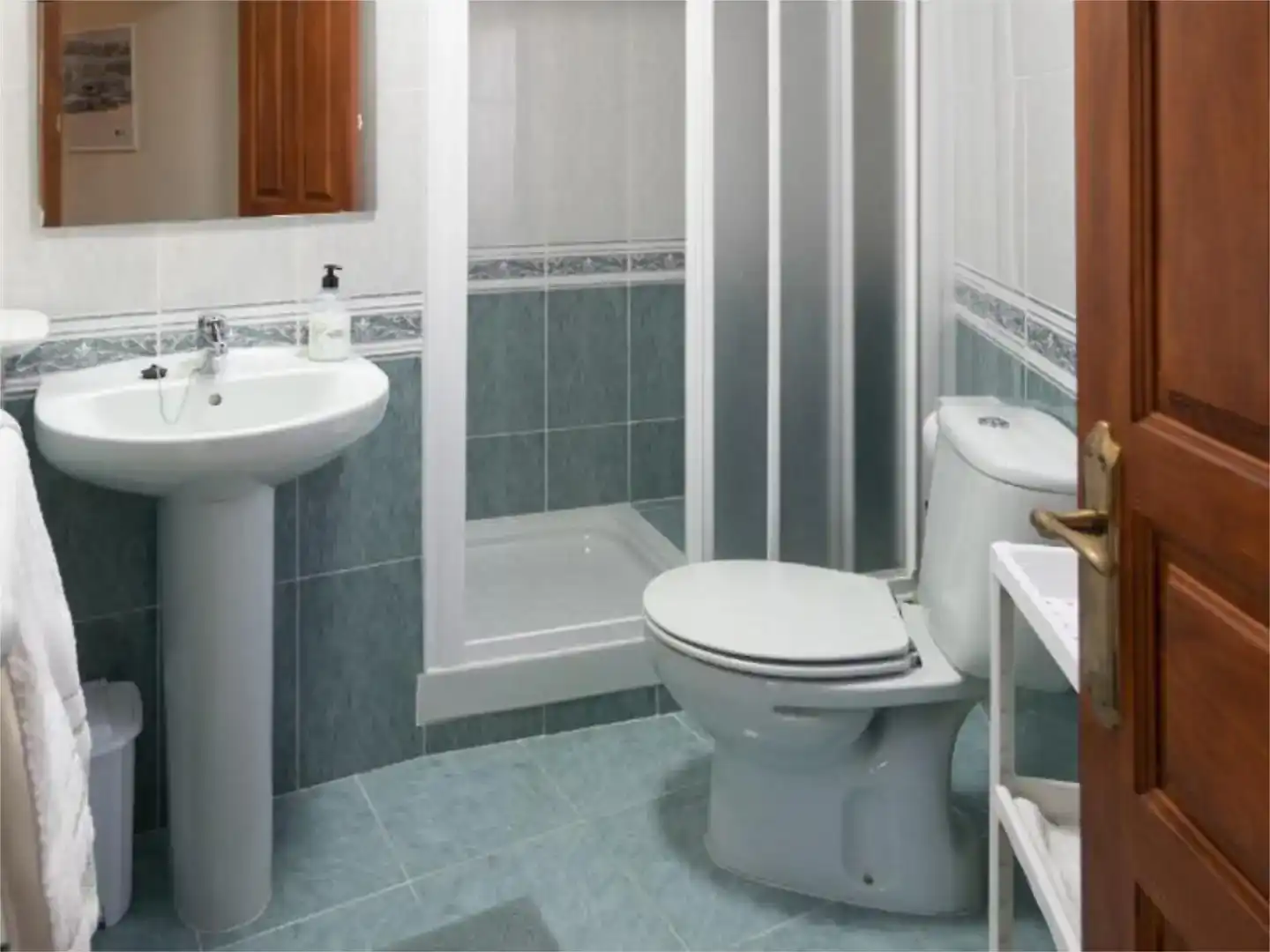 Badezimmer von Wohnung zum Verkauf in Llanes mit Balkon