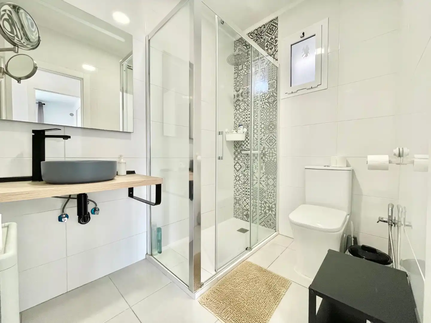 Bany de Apartament de lloguer en Torrevieja amb Aire condicionat, Calefacció i Terrassa
