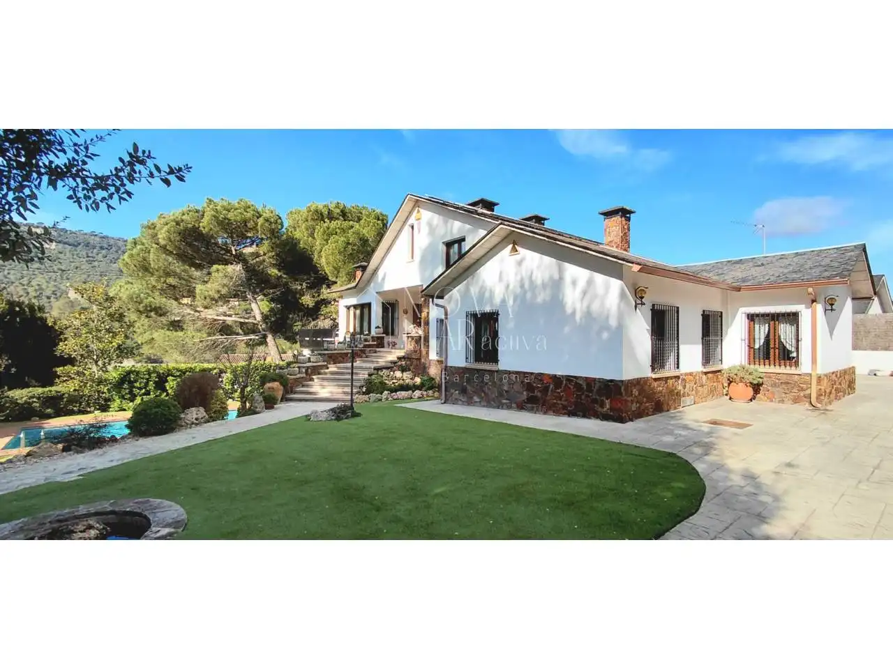 Detached house with pool for sale in Aiguafreda