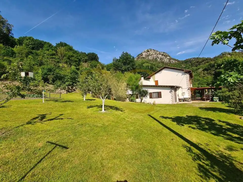 Jardí de Casa o xalet en venda en Peñamellera Alta amb Calefacció, Jardí privat i Terrassa