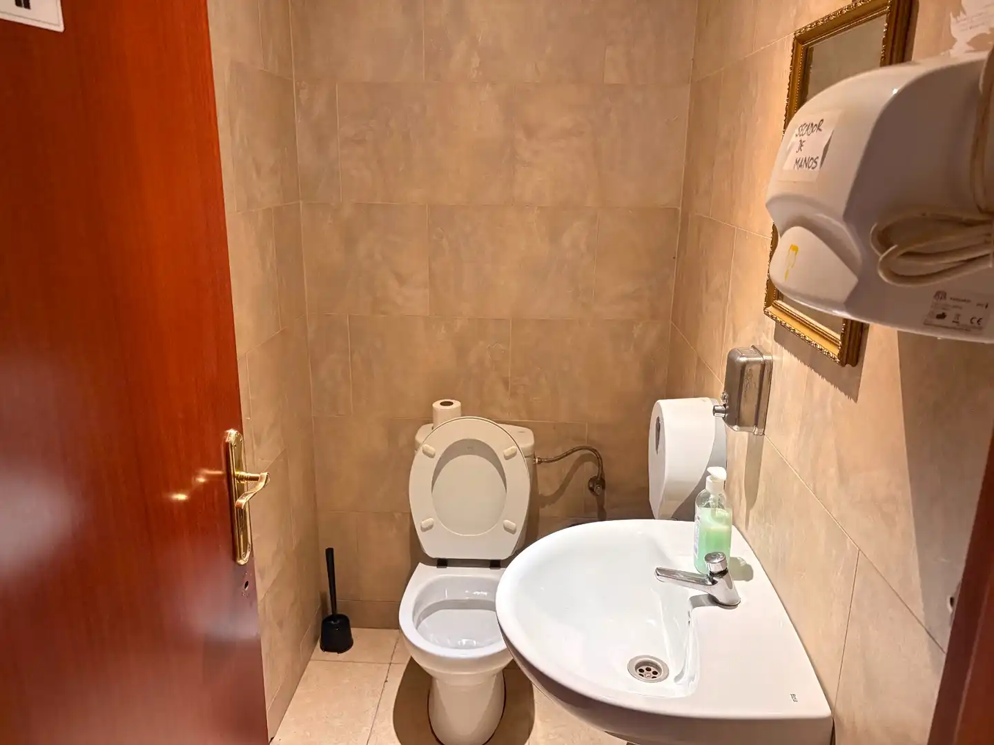 Baño de Local en traspaso en Sant Just Desvern con Aire acondicionado, Calefacción y Terraza