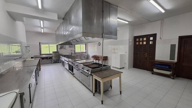 Local comercial en Alquiler en Abegondo