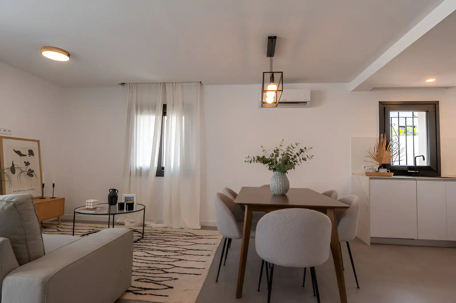 Sala d'estar de Casa adosada en venda en Marbella amb Calefacció, Terrassa i Piscina