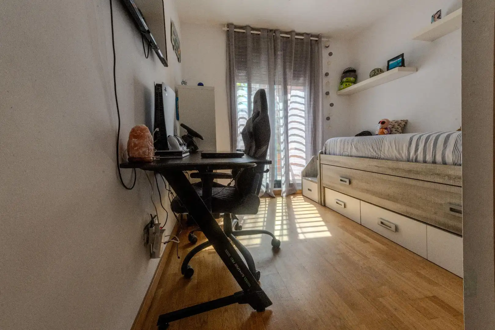 Habitación de Planta baja en venta en Sabadell con Aire acondicionado, Calefacción y Jardín privado