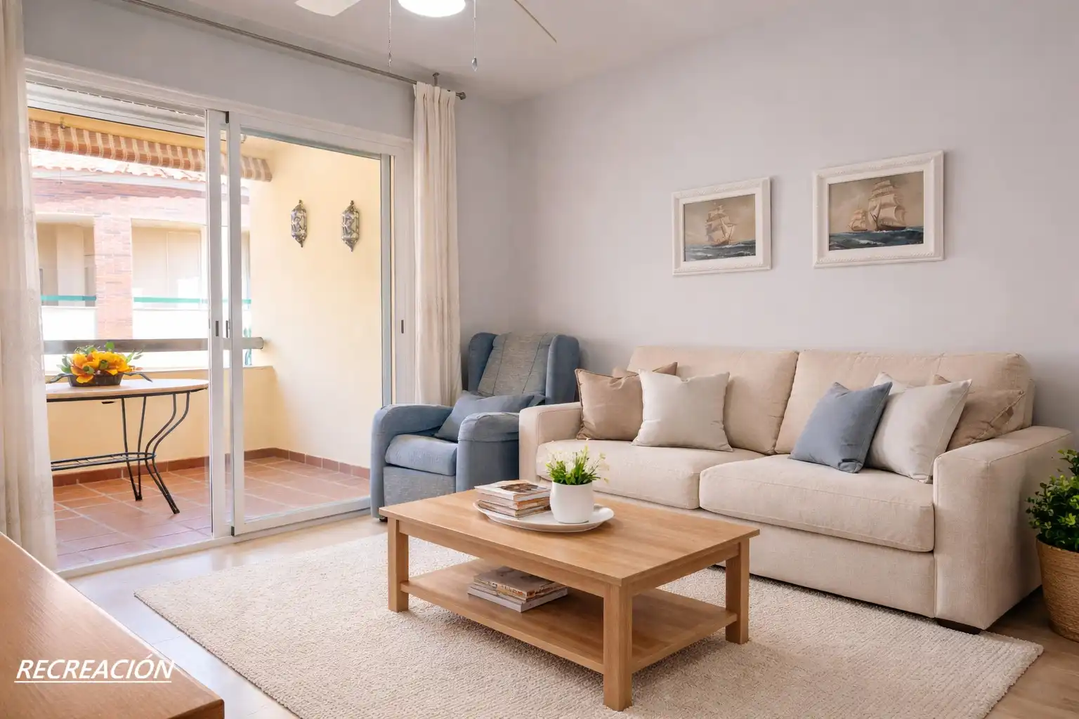 Sala de estar de Piso en venta en Torrenueva Costa con Terraza, Trastero y Amueblado