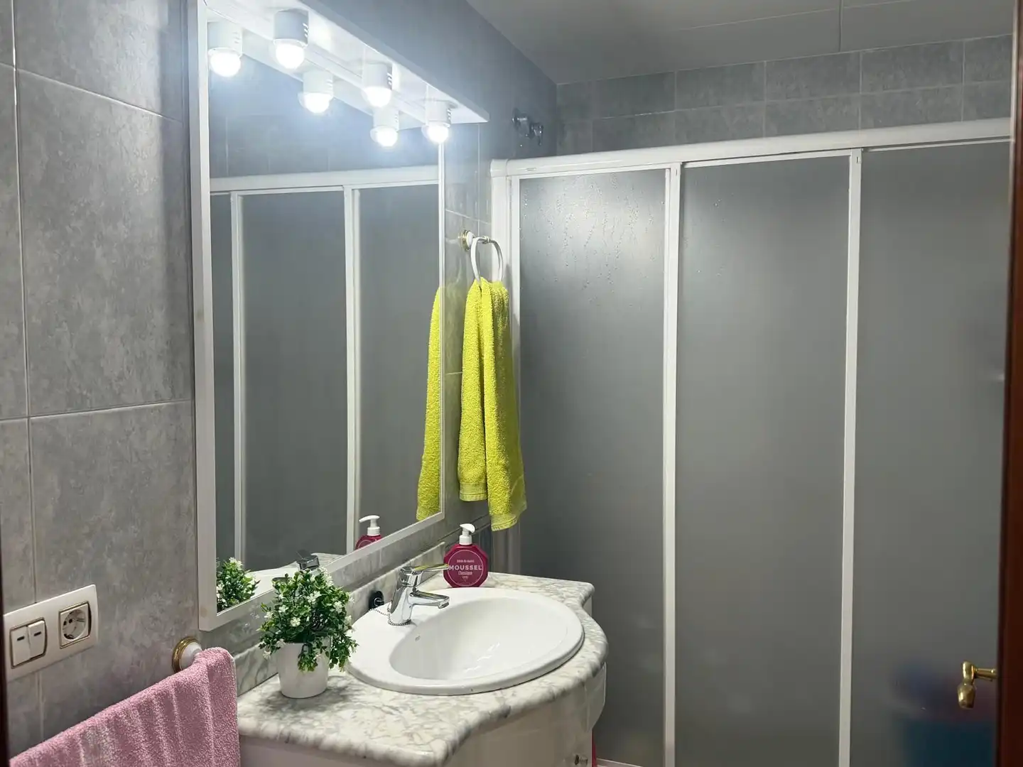 Bathroom of Flat for sale in Mataró  with Air Conditioner and Heating