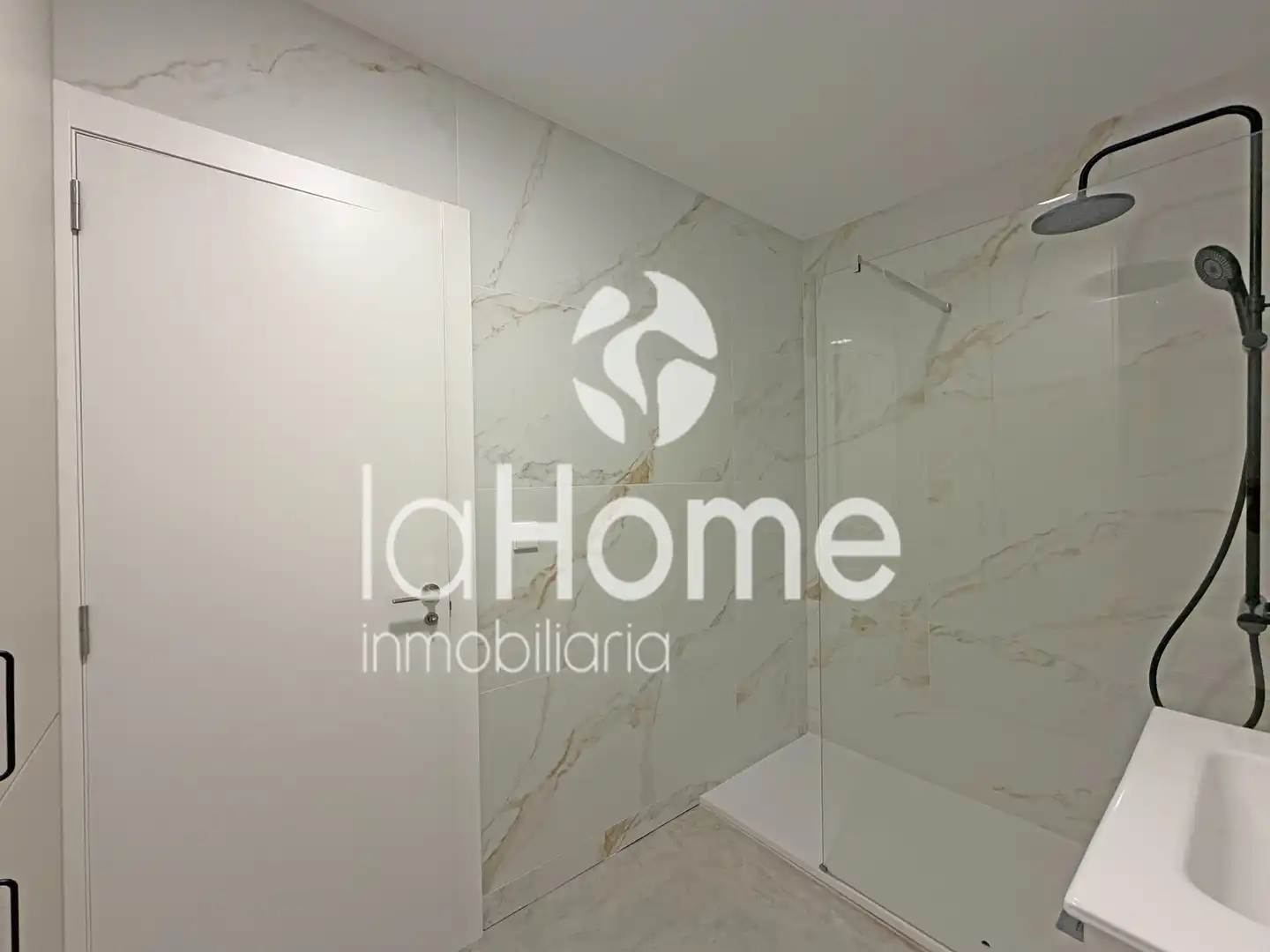 Badezimmer von Loft zum Verkauf in Paterna mit Ofen