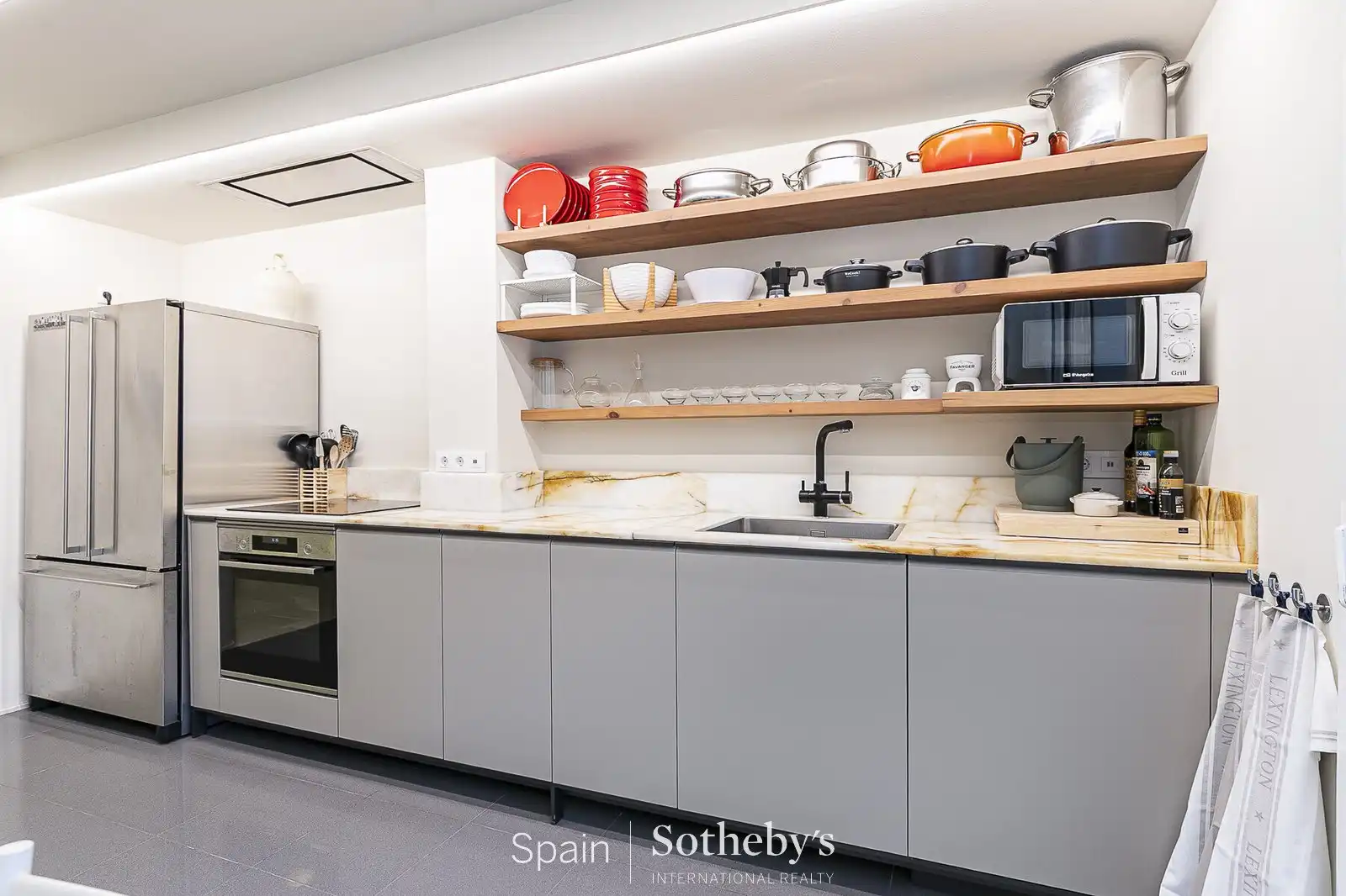 Kitchen of Apartments for sale in Sitges  with Air Conditioner, Storage room and Community pool