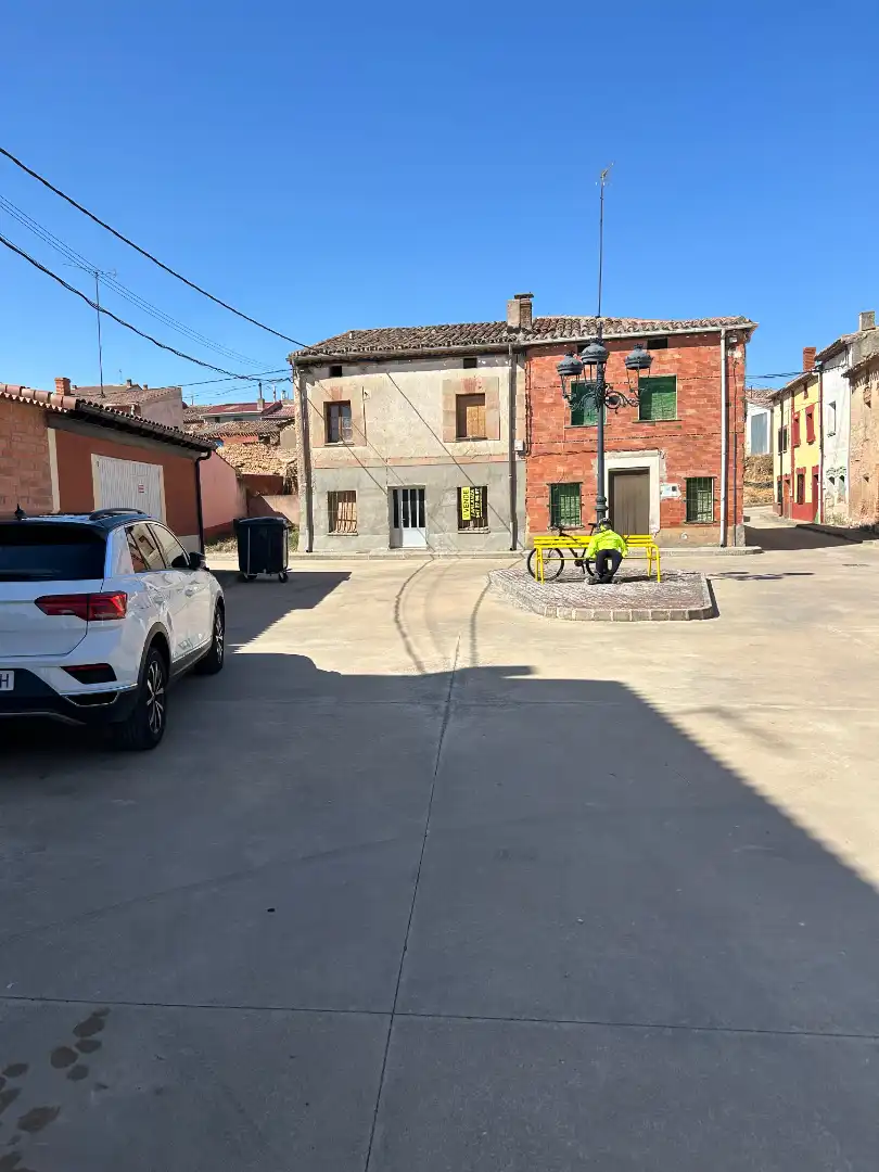 Aparcament de Casa adosada en venda en Zael amb Jardí privat i Moblat