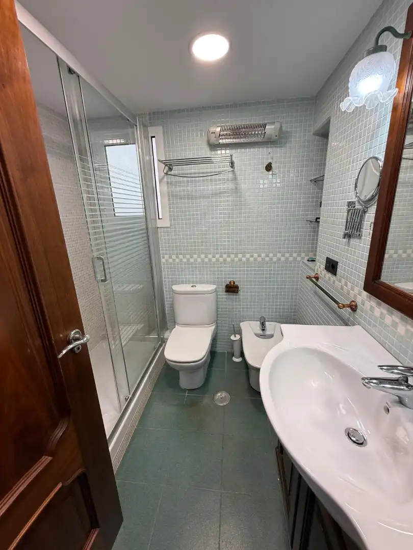 Bany de Apartament en venda en Alicante / Alacant amb Moblat, Forn i Rentadora