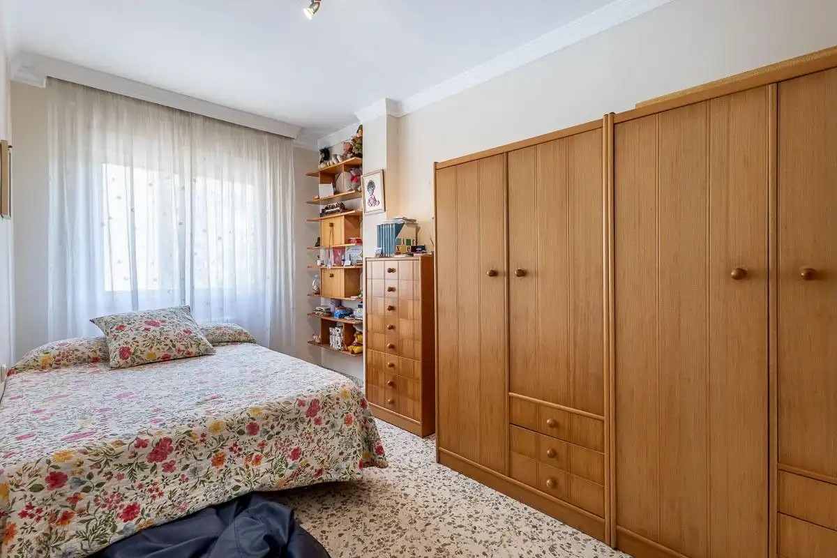 Bedroom of Flat for sale in Granada  with Heating and Terrace
