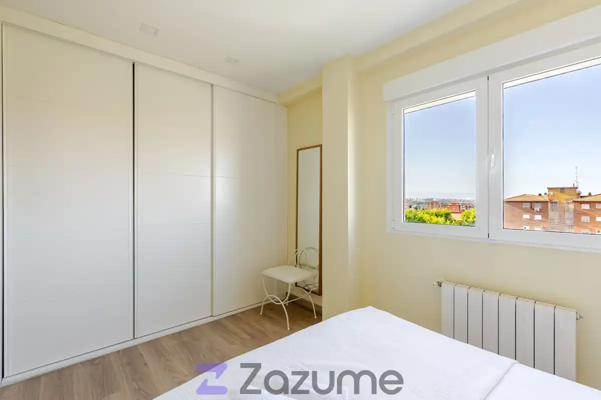 Bedroom of Flat for rent in Madrid  with Air Conditioner, Heating and Furnished
