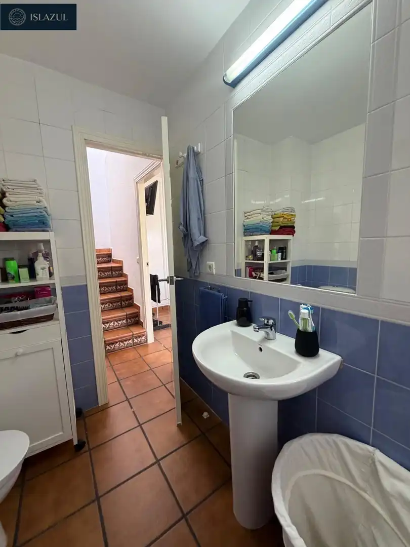 Badezimmer von Maisonette zum Verkauf in Islantilla mit Klimaanlage, Heizung und Privatgarten