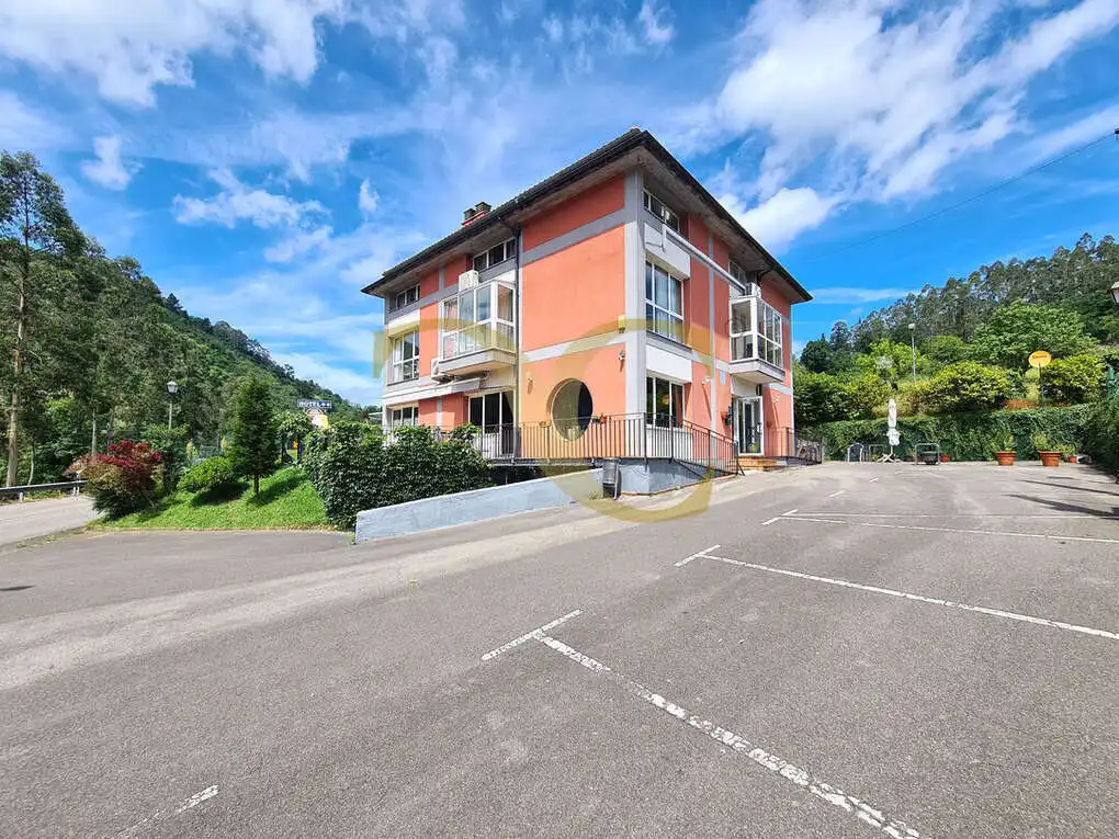 Vista exterior de Edifici en venda en Candamo