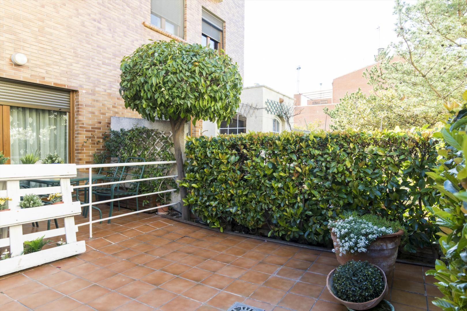 Jardí de Casa adosada en venda en  Zaragoza Capital amb Terrassa, Traster i Piscina