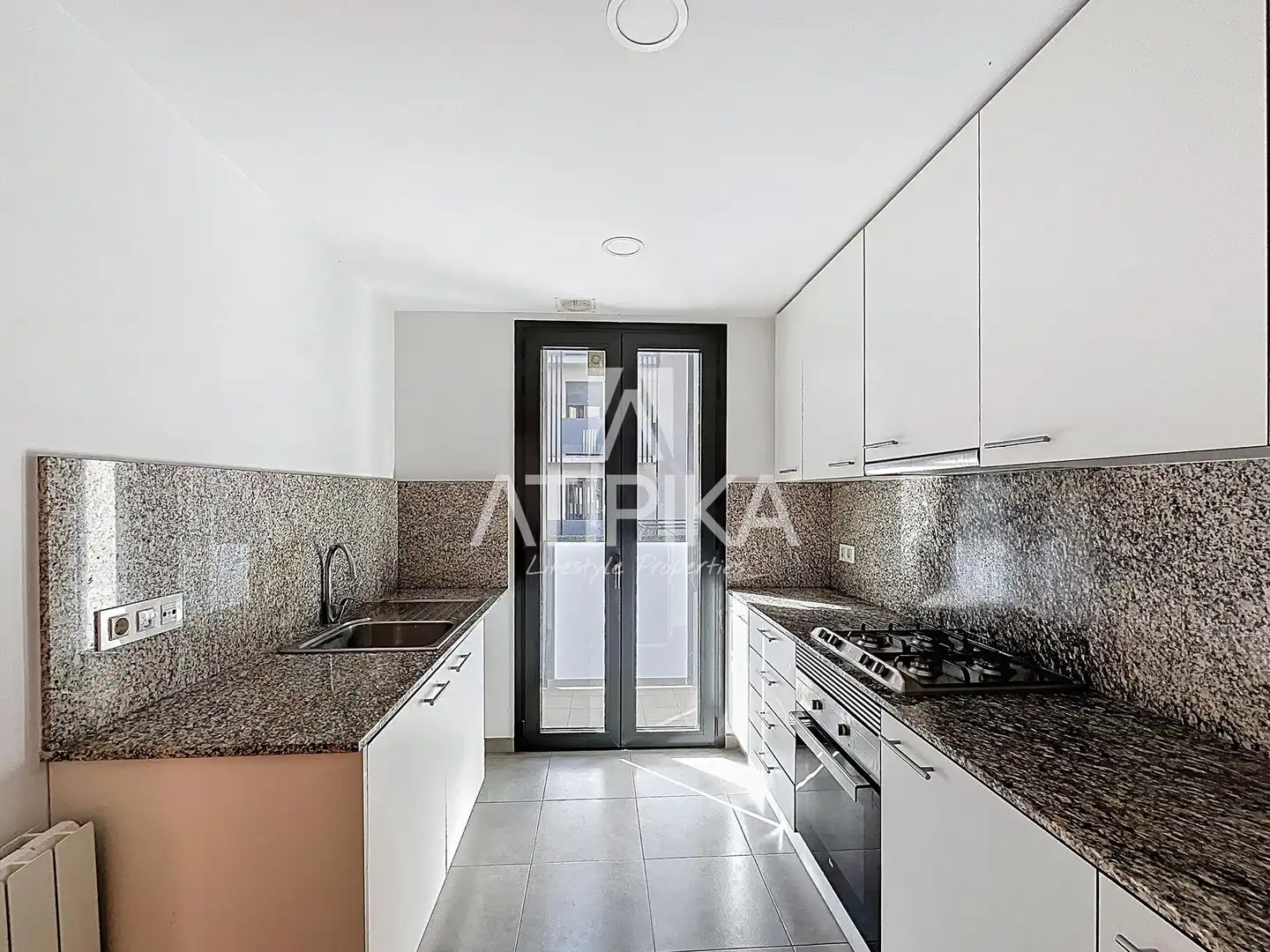 Kitchen of Flat for sale in L'Hospitalet de Llobregat  with Heating, Parquet flooring and Terrace