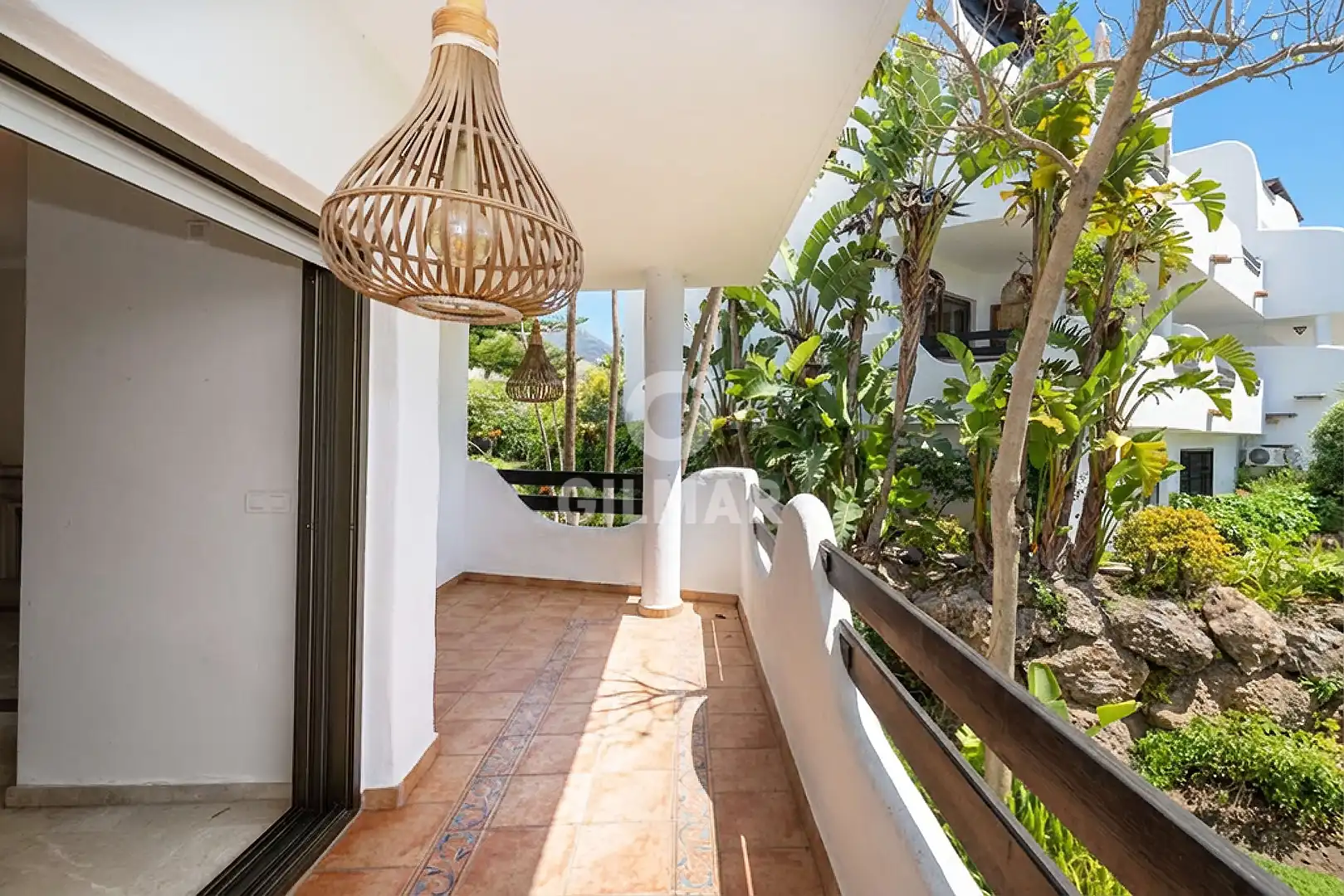 Vista exterior de Casa adosada en venta en Marbella con Calefacción, Jardín privado y Piscina