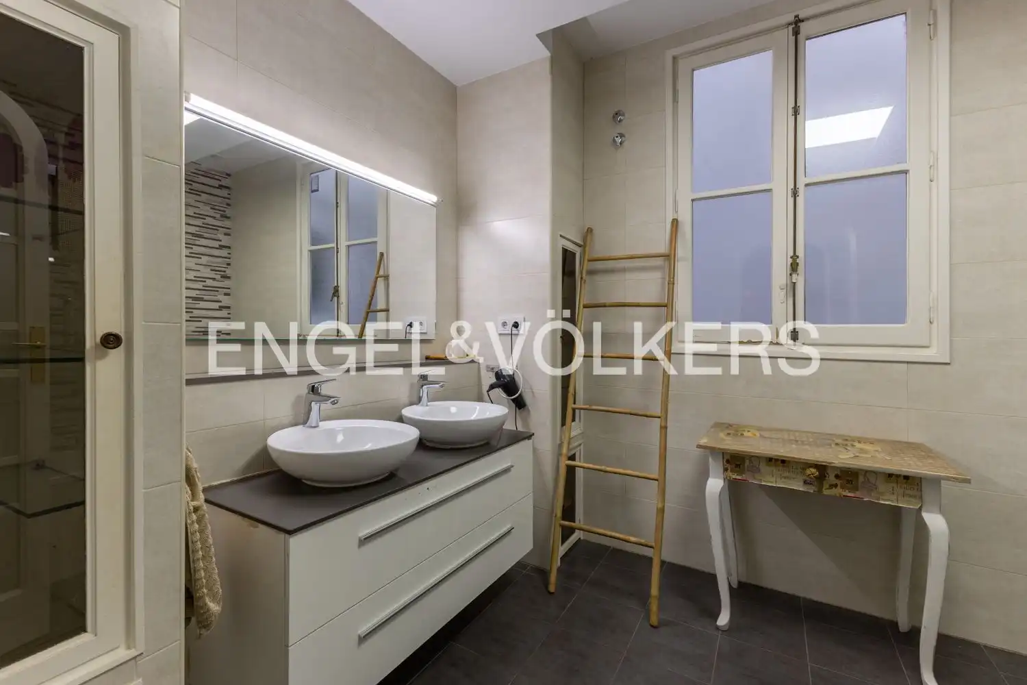 Badezimmer von Wohnung zur Miete in Valencia mit Heizung