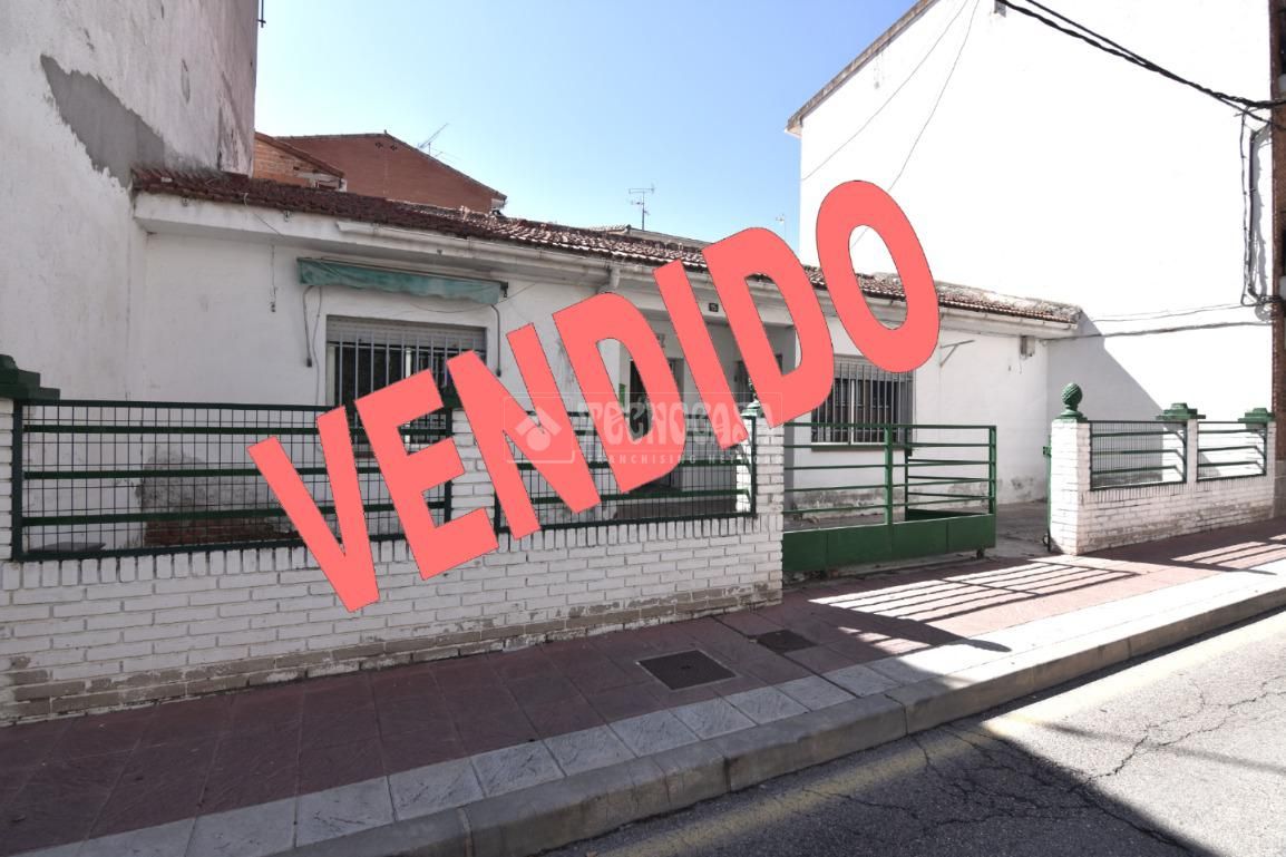 Vista exterior de Casa o xalet en venda en Villaviciosa de Odón amb Calefacció