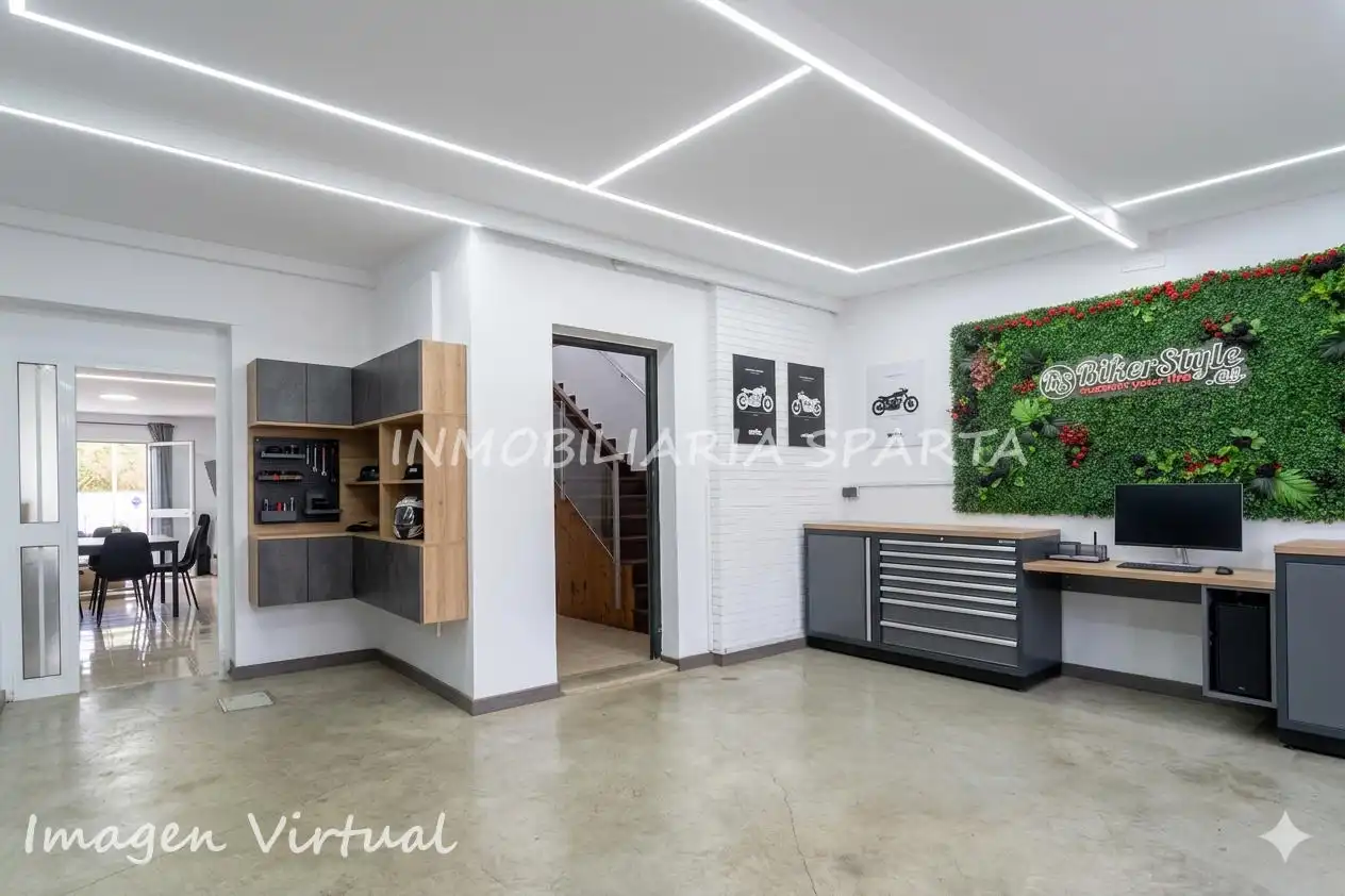 Detached homes for sale in Espartinas  with Air Conditioner and Heating