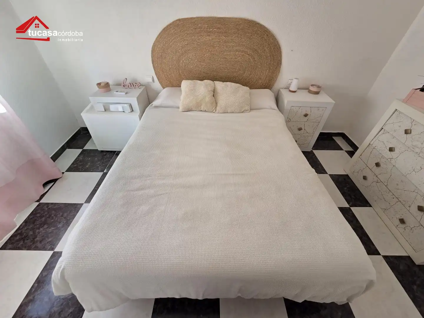 Dormitori de Pis en venda en Córdoba amb Aire condicionat i Moblat