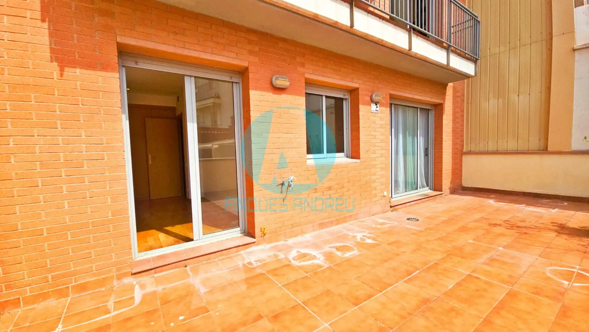 Außenansicht von Wohnung zum Verkauf in Mataró mit Klimaanlage, Heizung und Terrasse