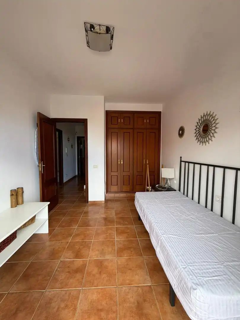 Dormitori de Casa adosada en venda en Candelaria amb Terrassa, Traster i Moblat