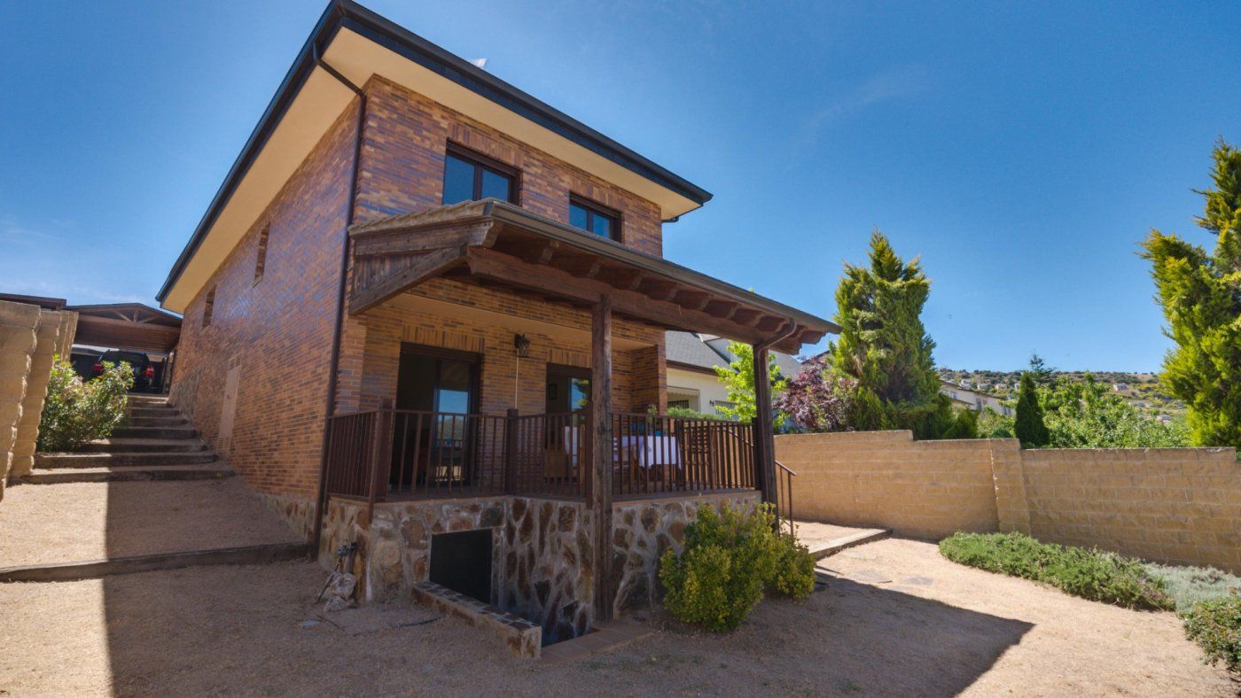 Exterior view of House or chalet for sale in El Espinar  with Heating