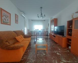 Sala d'estar de Pis de lloguer en Baeza amb Aire condicionat, Calefacció i Terrassa
