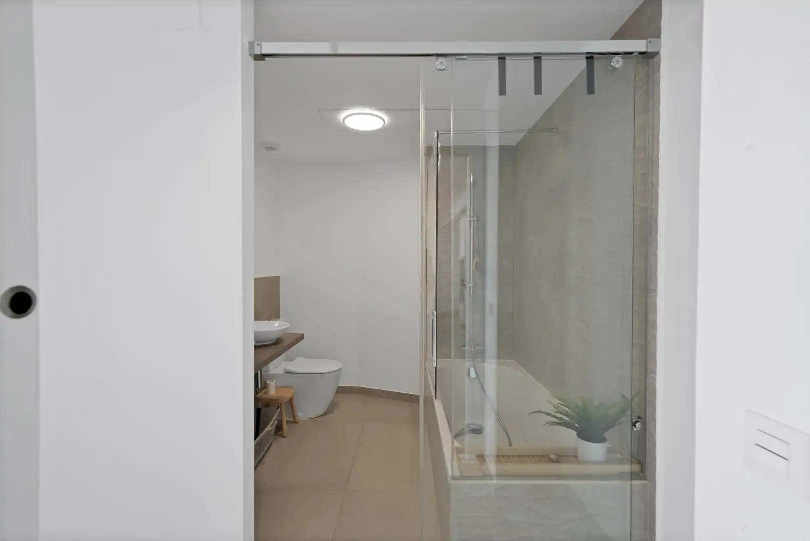 Baño de Ático en venta en Benalmádena con Jardín privado, Alarma y Piscina comunitaria