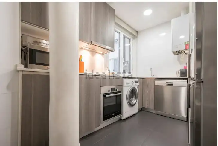 Kitchen of Flat for rent in Madrid  with Air Conditioner, Heating and Parquet flooring