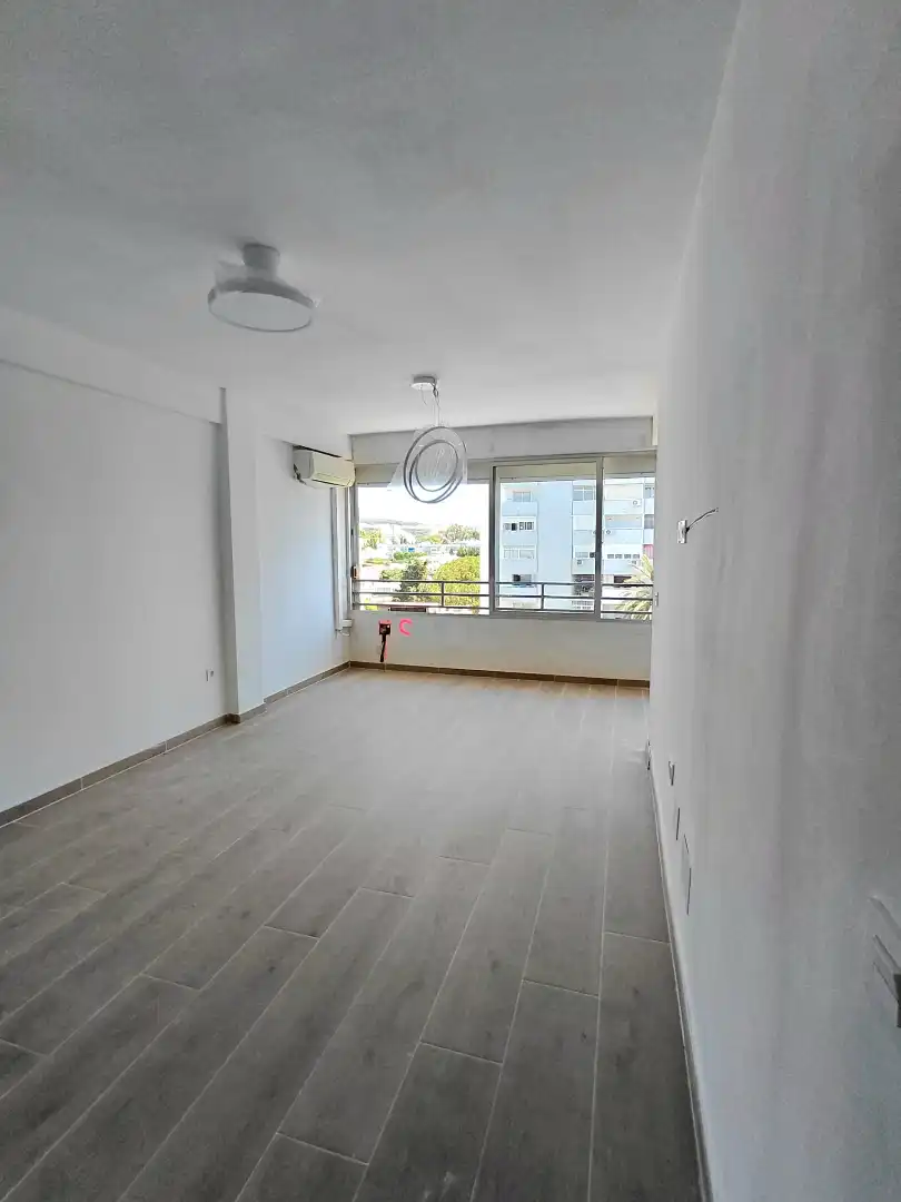 Habitación de Apartamento en venta en Benalmádena con Aire acondicionado, Terraza y Piscina comunitaria