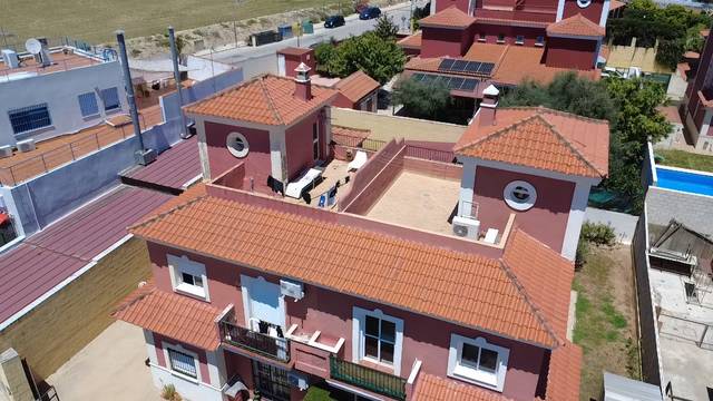 Casa adosada en Venta en Calle las Marismas en Salteras