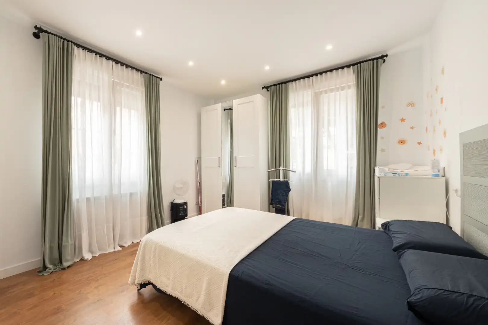 Bedroom of Flat for sale in Bilbao   with Heating, Parquet flooring and Furnished