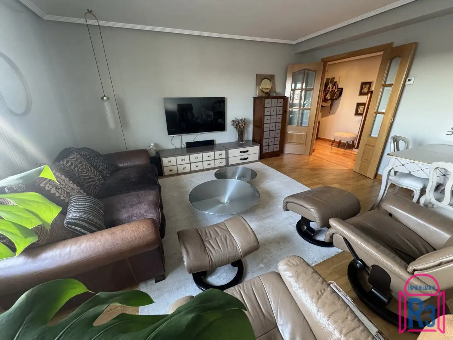 Sala d'estar de Pis en venda en León Capital  amb Calefacció, Terrassa i Traster