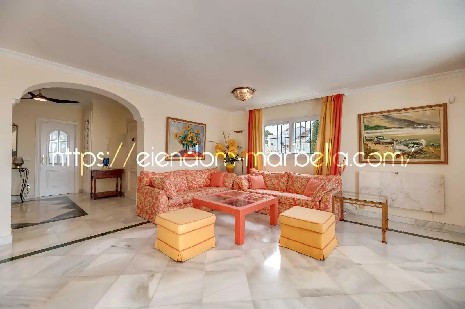 Sala d'estar de Dúplex en venda en Marbella amb Aire condicionat, Terrassa i Traster