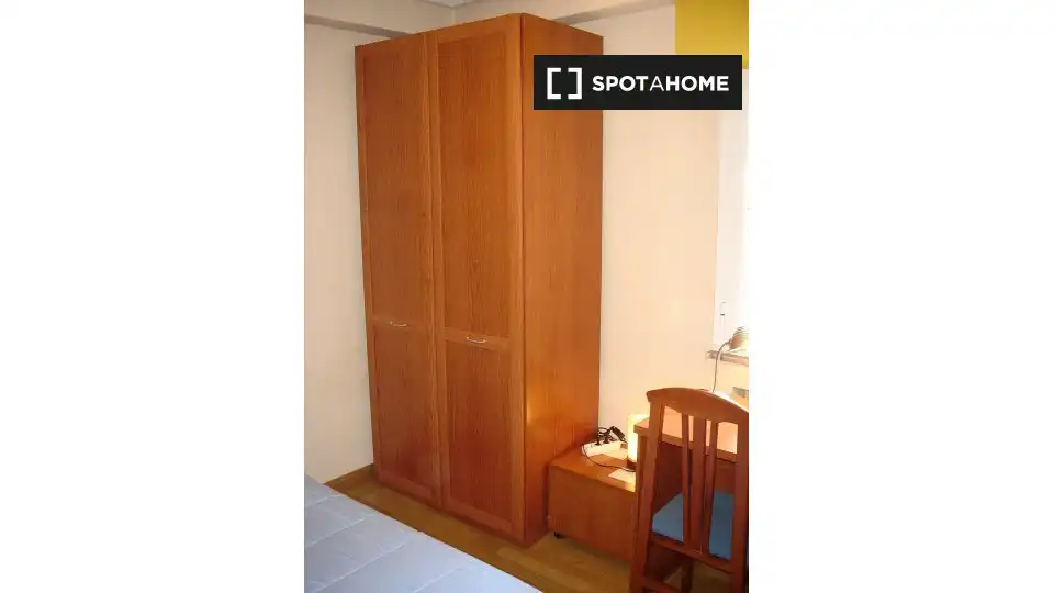 Habitación de Piso de alquiler en Salamanca con Aire acondicionado, Calefacción y Amueblado