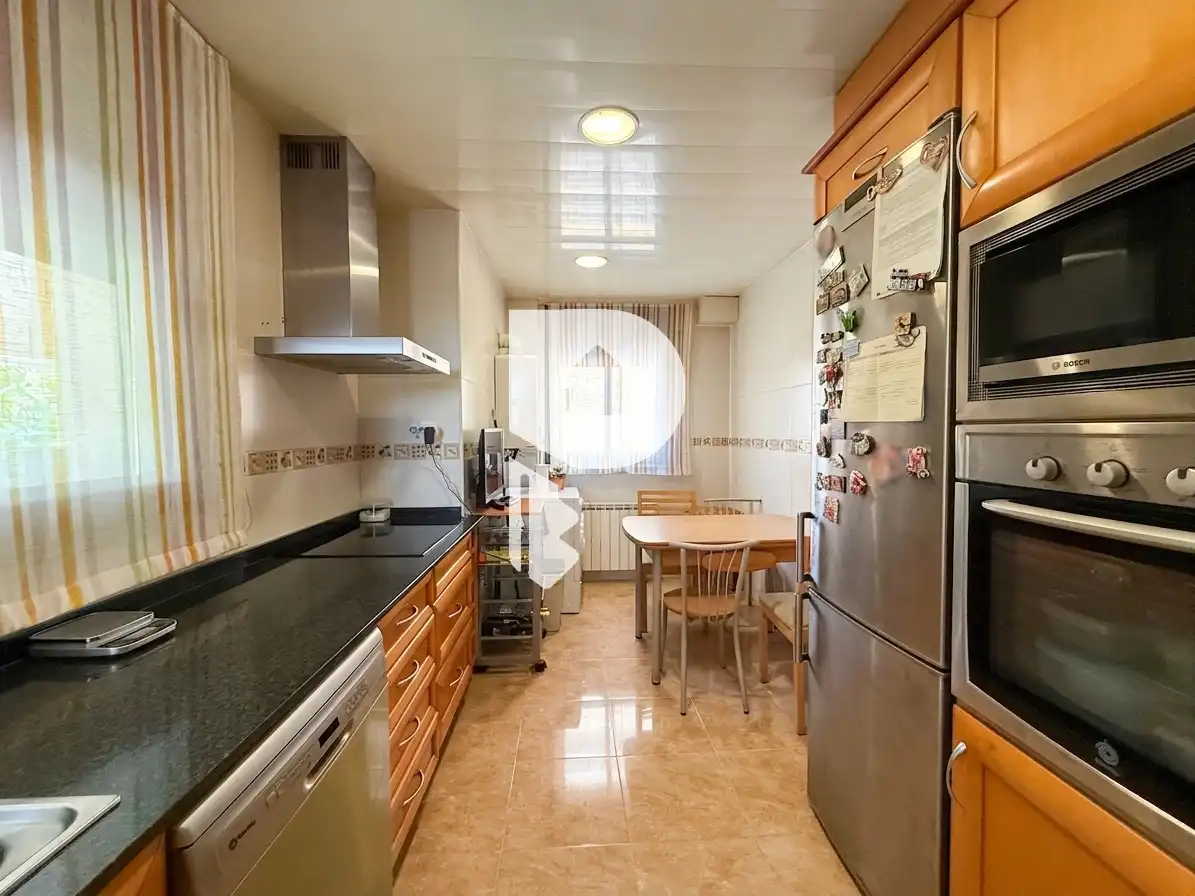 Cocina de Piso en venta en Sant Vicenç Dels Horts con Aire acondicionado, Calefacción y Parquet