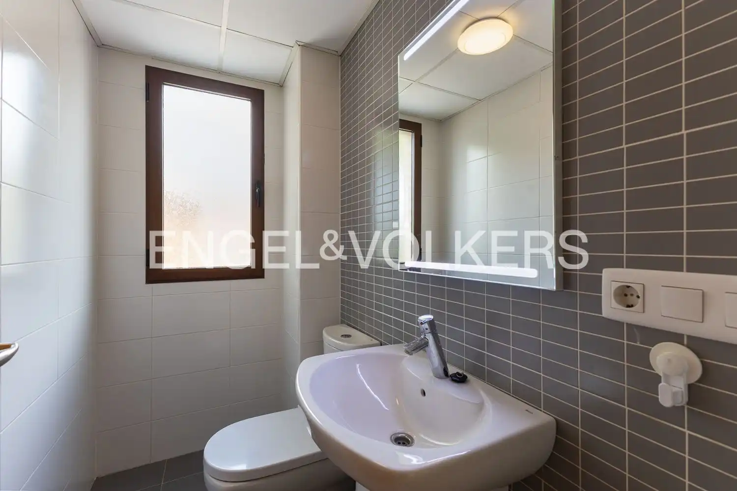 Bathroom of Detached homes for rent in Rocafort  with Air Conditioner, Heating and Parquet flooring