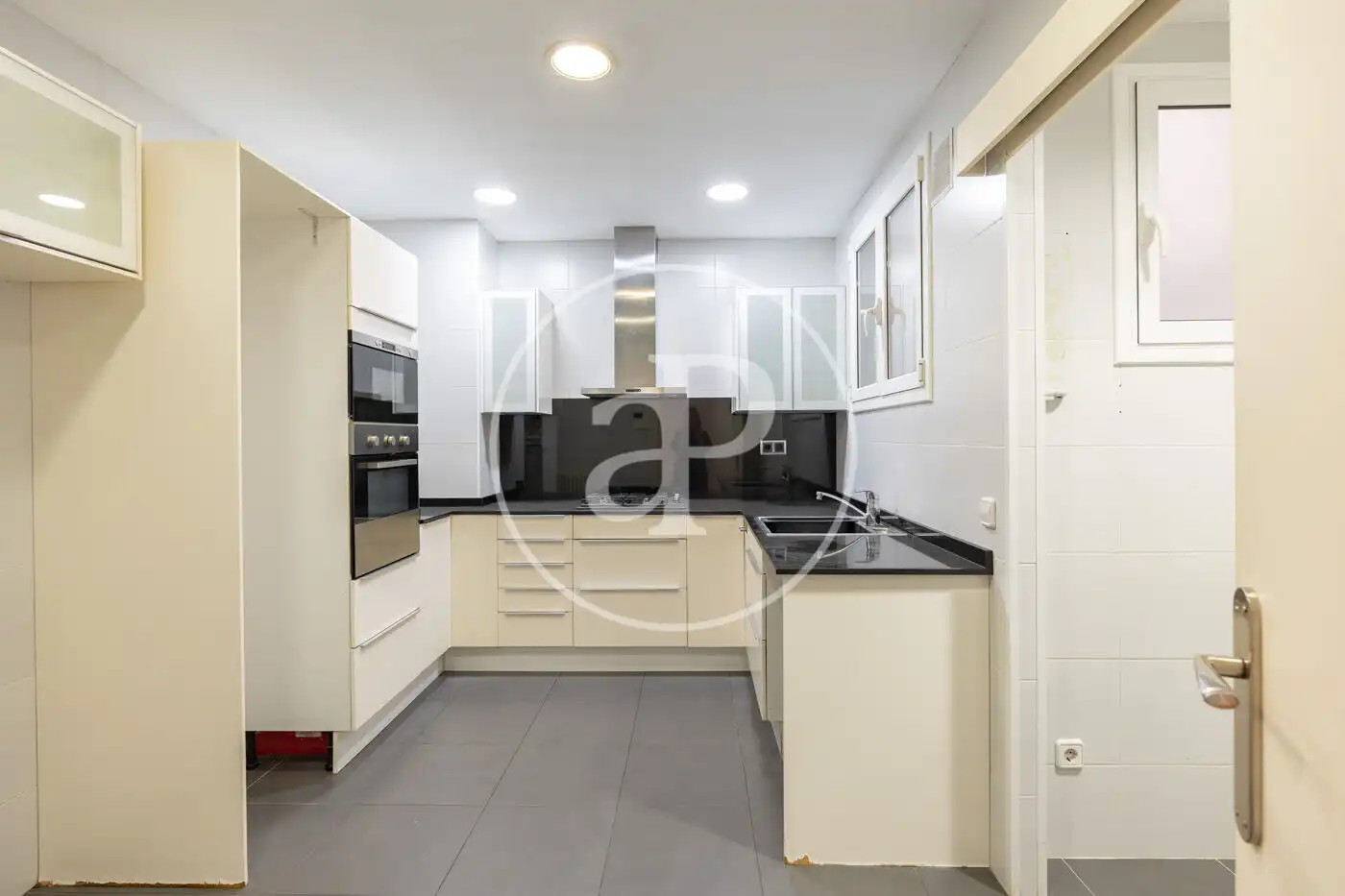 Cocina de Piso en venta en Barcelona con Aire acondicionado, Calefacción y Terraza
