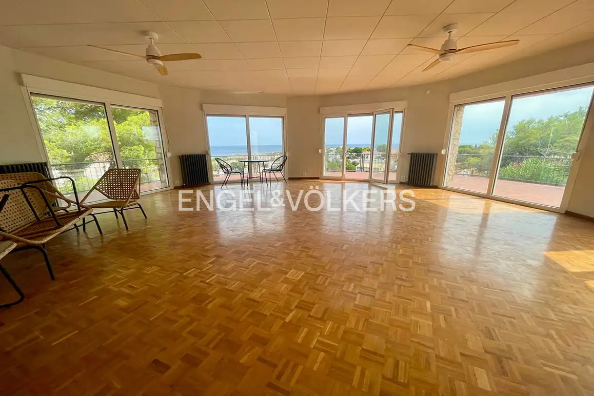 Sala d'estar de Casa o xalet en venda en Llançà amb Calefacció, Jardí privat i Terrassa
