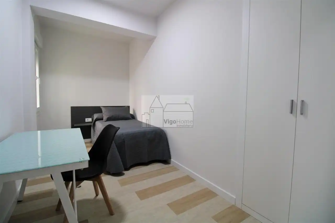 Schlafzimmer von Wohnung zur Miete in Vigo  mit Heizung, Terrasse und Möbliert