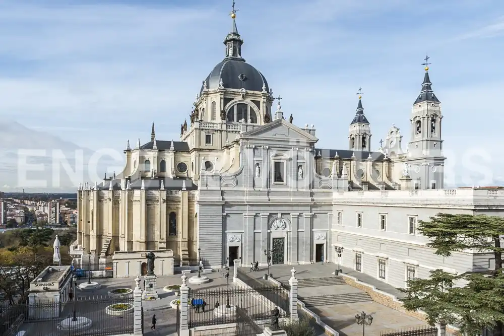 Vista exterior de Pis en venda en Madrid amb Calefacció